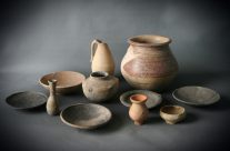 Piezas cerámicas restauradas pertenecientes al período calcolítico